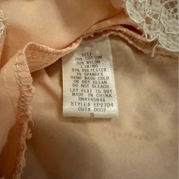 NWT Everly cap sleeve lace romper light pink size S - Picture 5 of 5